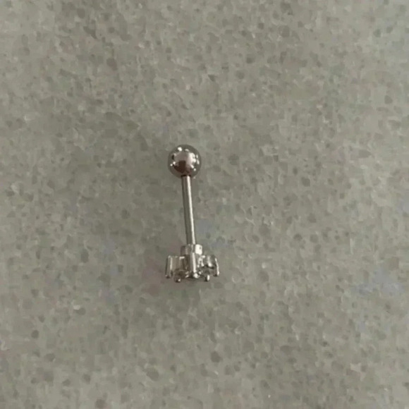 COPY - Silver Crystal Flower Micro Mini Cartilage Earring - Picture 3 of 4